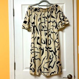 Joress curve white with black design dress, size M